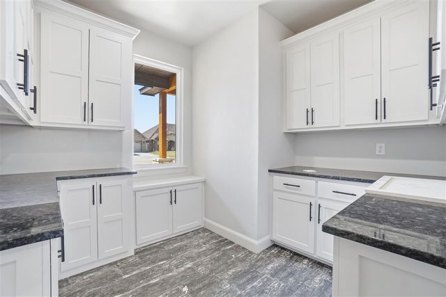 2406 NE Falcon Ln, Lawton, OK 73507