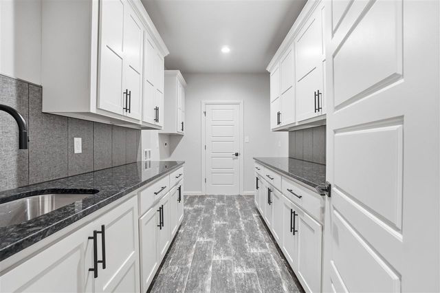 2406 NE Falcon Ln, Lawton, OK 73507