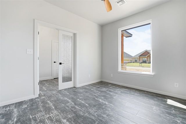 2406 NE Falcon Ln, Lawton, OK 73507