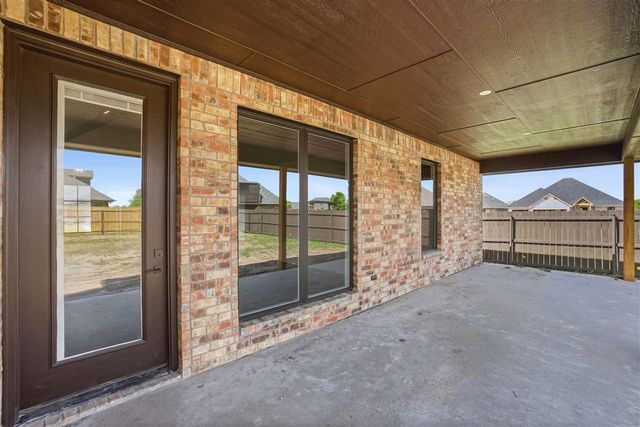 2406 NE Falcon Ln, Lawton, OK 73507