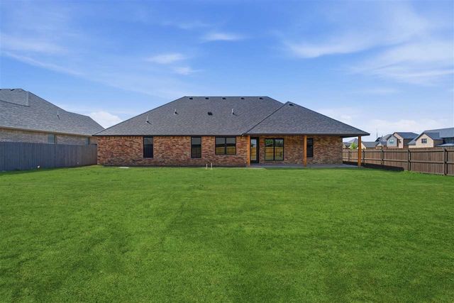 2406 NE Falcon Ln, Lawton, OK 73507
