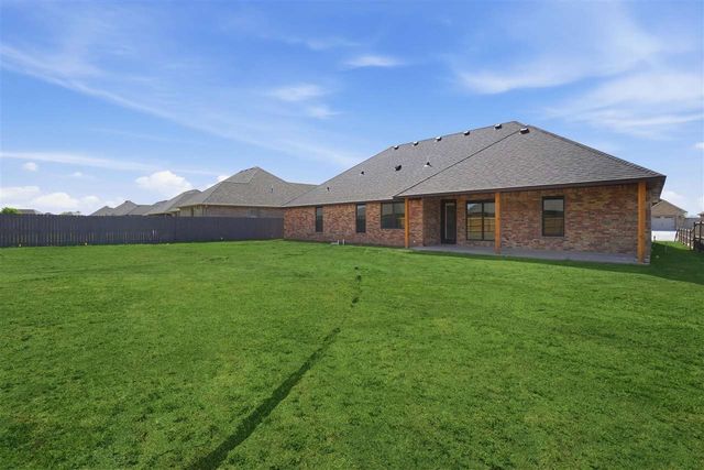 2406 NE Falcon Ln, Lawton, OK 73507
