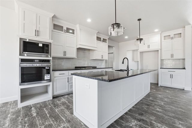 2406 NE Falcon Ln, Lawton, OK 73507