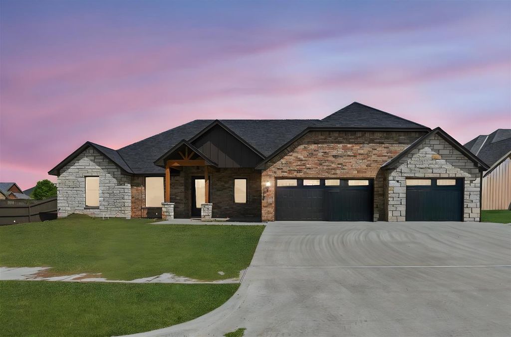 2406 NE Falcon Ln, Lawton, OK 73507