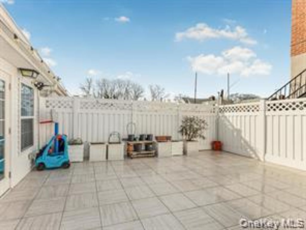 2535 Hollers Avenue, Bronx, NY 10475 — photo 3