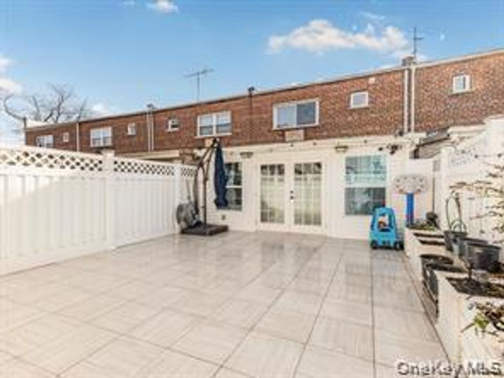 2535 Hollers Avenue, Bronx, NY 10475 — photo 4