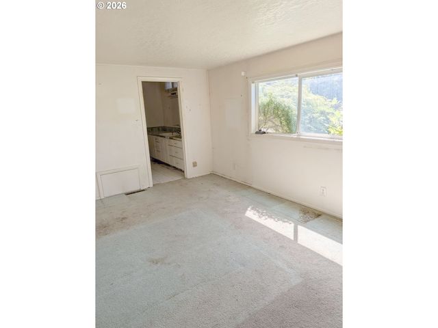 20010 Ne GLISAN St, Portland, OR 97230