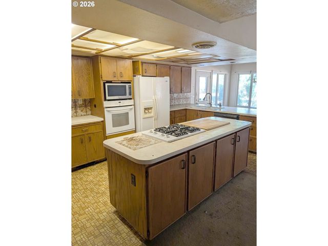 20010 Ne GLISAN St, Portland, OR 97230