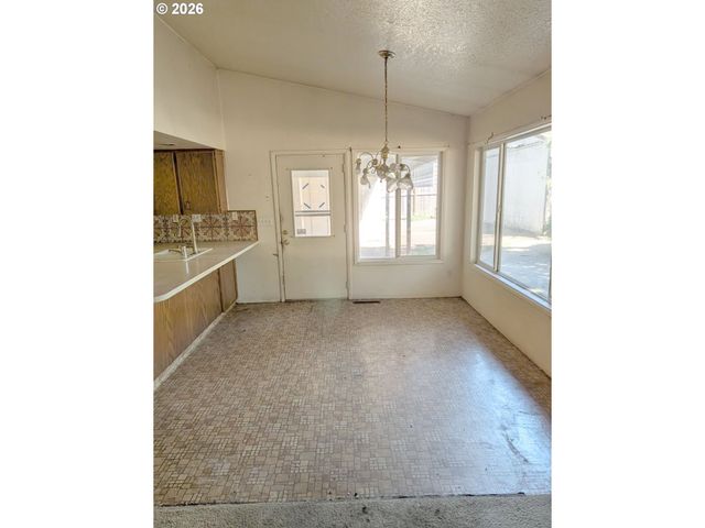 20010 Ne GLISAN St, Portland, OR 97230