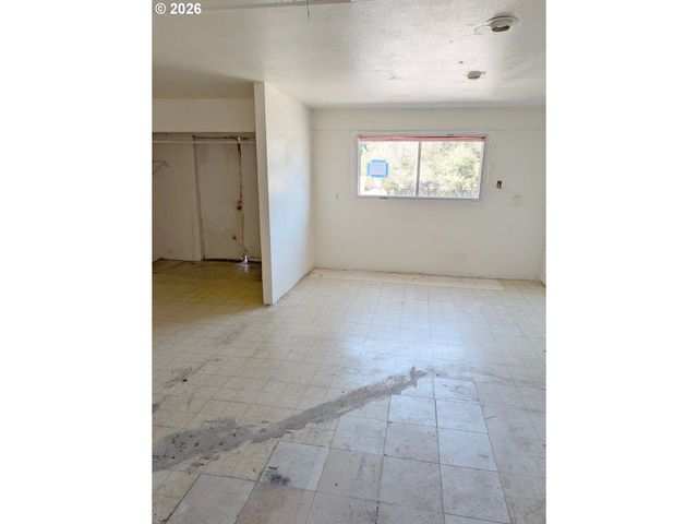 20010 Ne GLISAN St, Portland, OR 97230