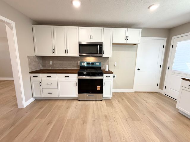 1116 W Broadmoor Street, Springfield, MO 65807