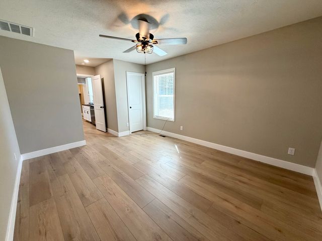 1116 W Broadmoor Street, Springfield, MO 65807