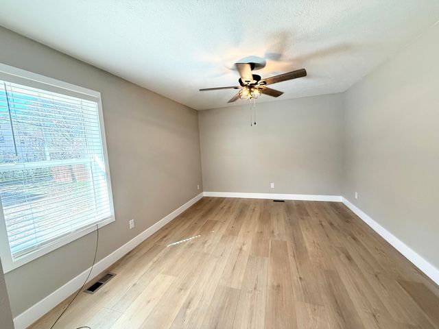 1116 W Broadmoor Street, Springfield, MO 65807