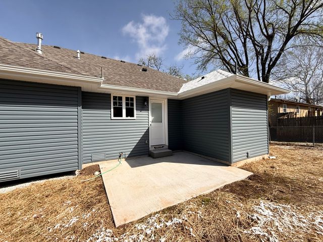 1116 W Broadmoor Street, Springfield, MO 65807