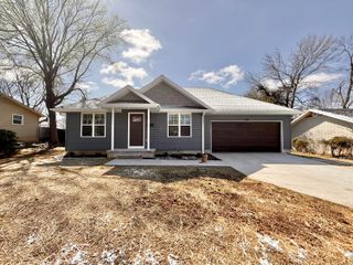 1116 W Broadmoor Street, Springfield, MO 65807