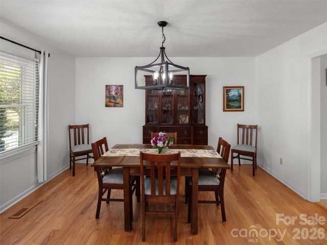 304 Wood Dale Drive, Hendersonville, NC 28791