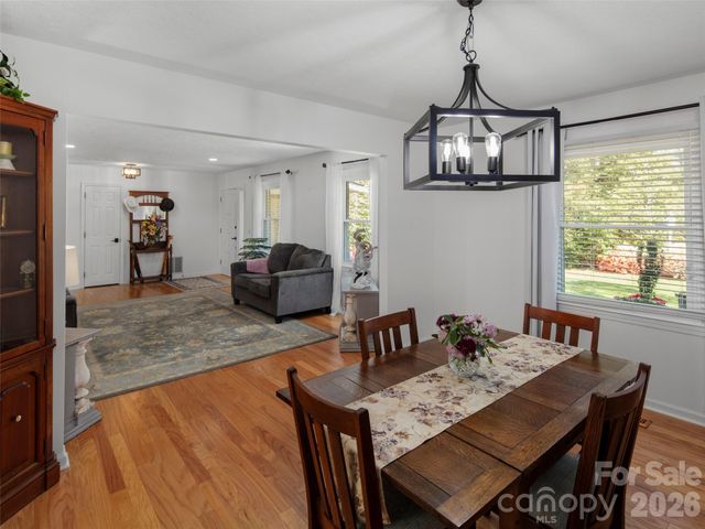 304 Wood Dale Drive, Hendersonville, NC 28791