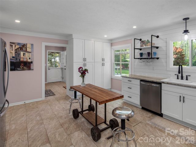304 Wood Dale Drive, Hendersonville, NC 28791