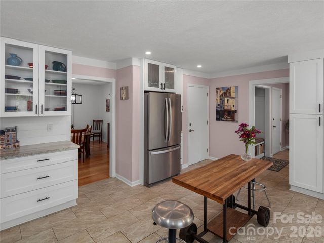 304 Wood Dale Drive, Hendersonville, NC 28791