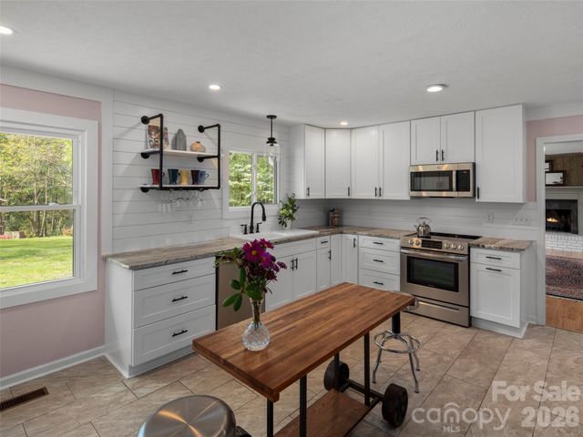 304 Wood Dale Drive, Hendersonville, NC 28791