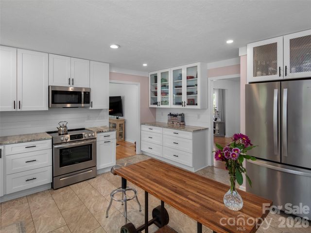 304 Wood Dale Drive, Hendersonville, NC 28791