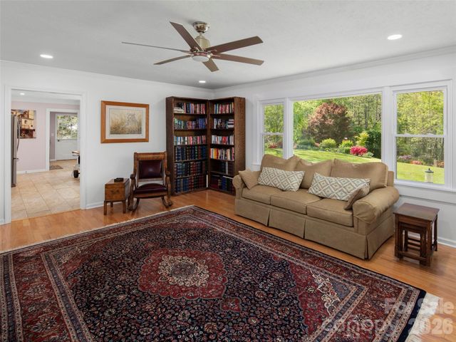 304 Wood Dale Drive, Hendersonville, NC 28791