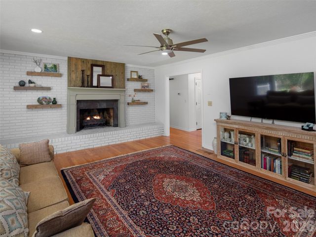 304 Wood Dale Drive, Hendersonville, NC 28791