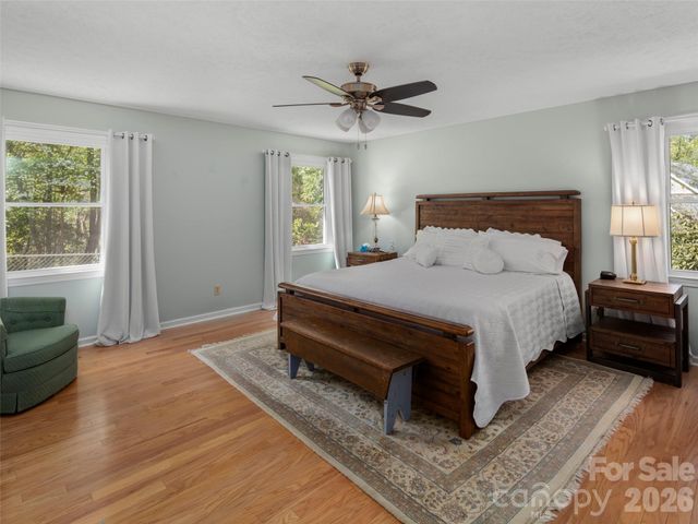 304 Wood Dale Drive, Hendersonville, NC 28791