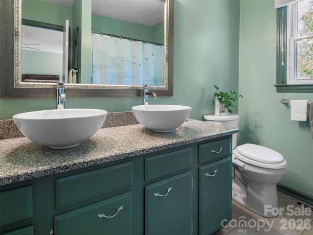 304 Wood Dale Drive, Hendersonville, NC 28791