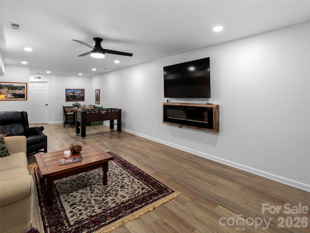 304 Wood Dale Drive, Hendersonville, NC 28791