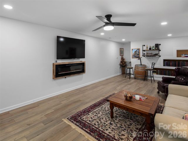 304 Wood Dale Drive, Hendersonville, NC 28791