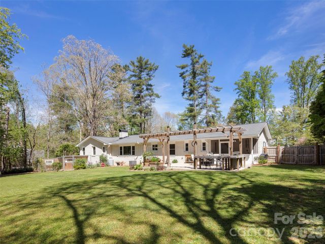 304 Wood Dale Drive, Hendersonville, NC 28791