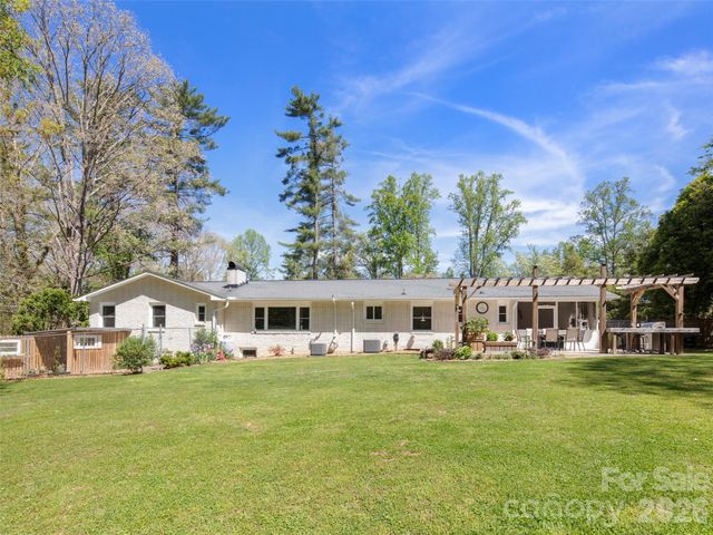 304 Wood Dale Drive, Hendersonville, NC 28791
