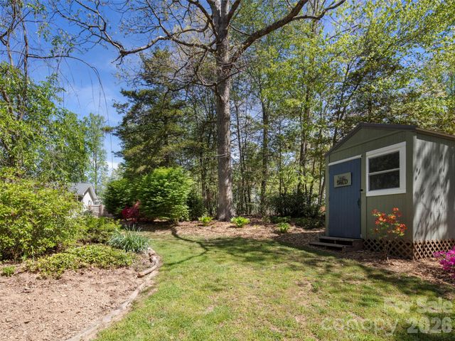 304 Wood Dale Drive, Hendersonville, NC 28791
