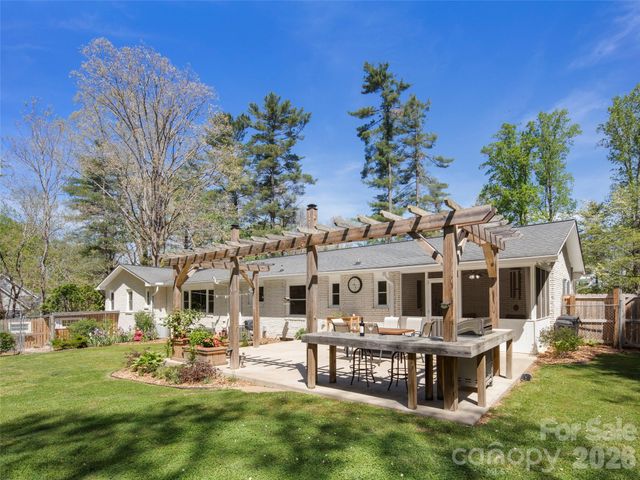 304 Wood Dale Drive, Hendersonville, NC 28791