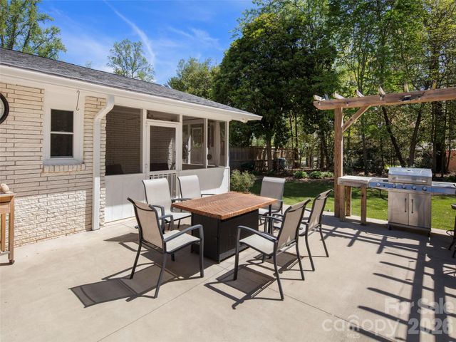 304 Wood Dale Drive, Hendersonville, NC 28791