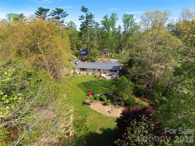 304 Wood Dale Drive, Hendersonville, NC 28791