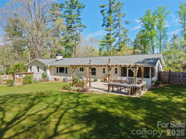 304 Wood Dale Drive, Hendersonville, NC 28791