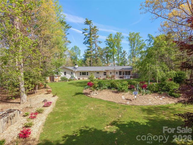 304 Wood Dale Drive, Hendersonville, NC 28791