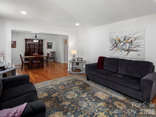 304 Wood Dale Drive, Hendersonville, NC 28791
