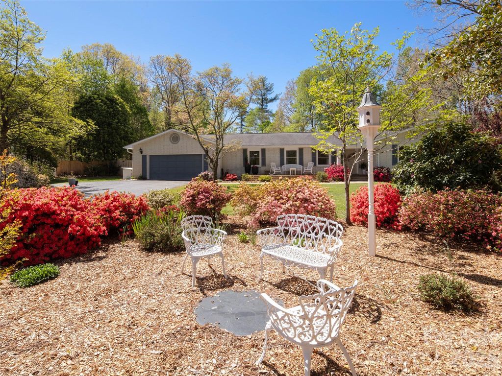 304 Wood Dale Drive, Hendersonville, NC 28791