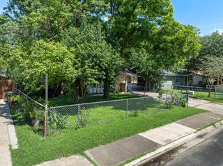 1122 Spur #D ST D, Austin, TX 78721