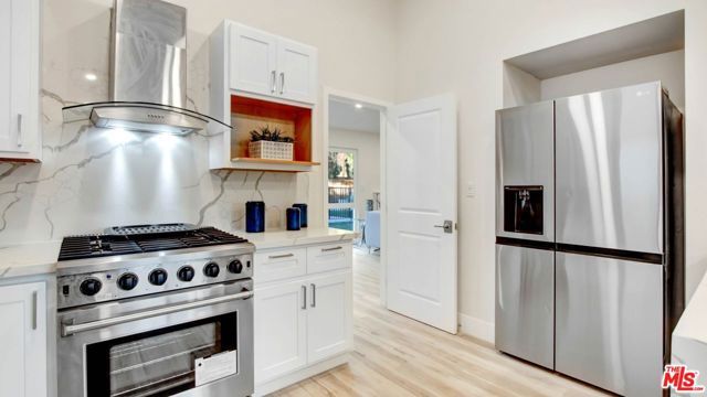 24201 Burbank Boulevard, Woodland Hills (los Angeles), CA 91367