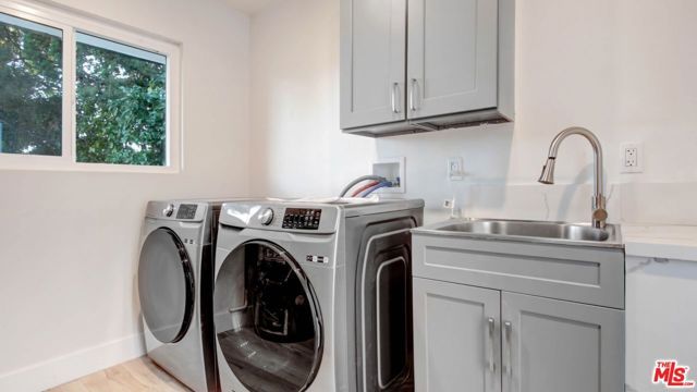 24201 Burbank Boulevard, Woodland Hills (los Angeles), CA 91367