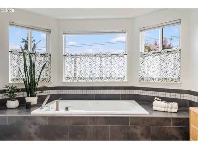 13270 PRINCETON Ct, Lake Oswego, OR 97035