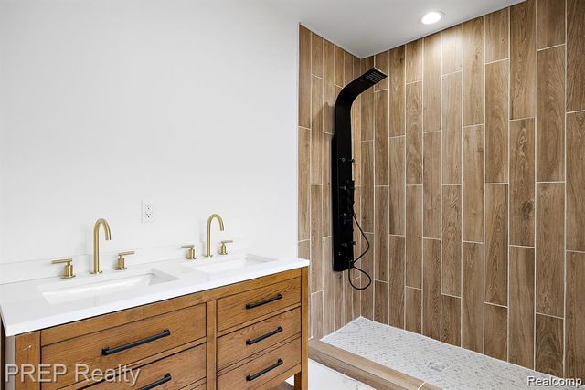 2447 Gladstone Street, Detroit, MI 48206