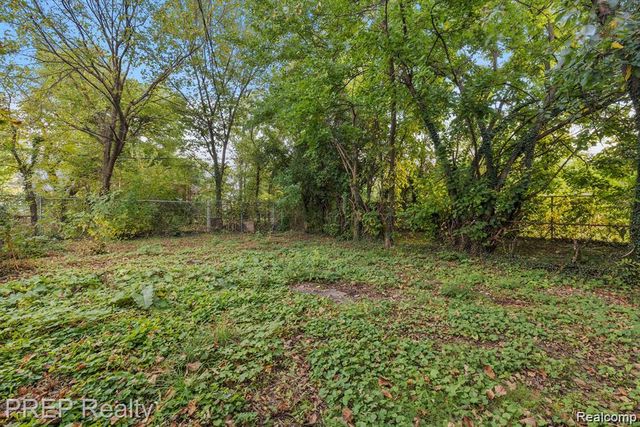 2447 Gladstone Street, Detroit, MI 48206