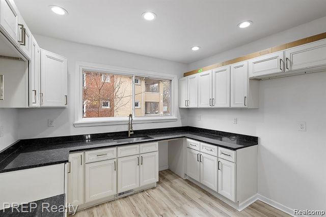 2447 Gladstone Street, Detroit, MI 48206