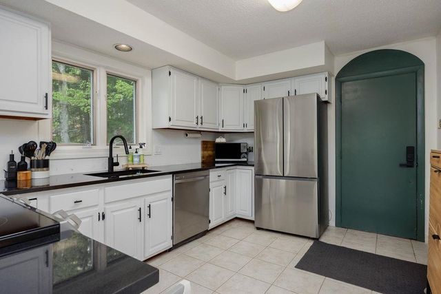 75 Naulahka Lane, Hartford, VT 05059