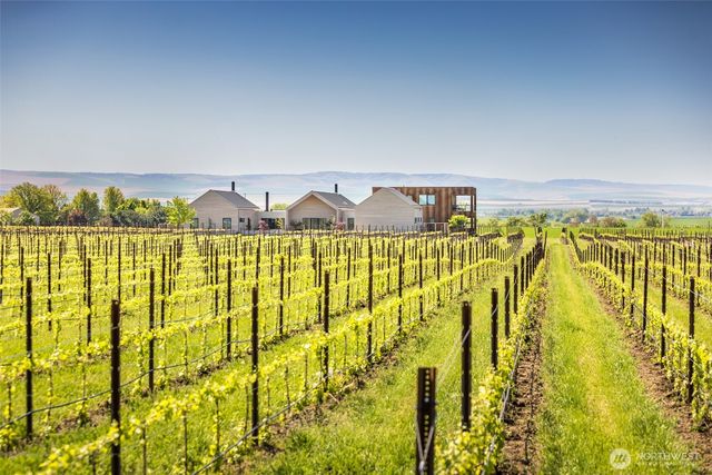 1721 J B George Road, Walla Walla, WA 99362